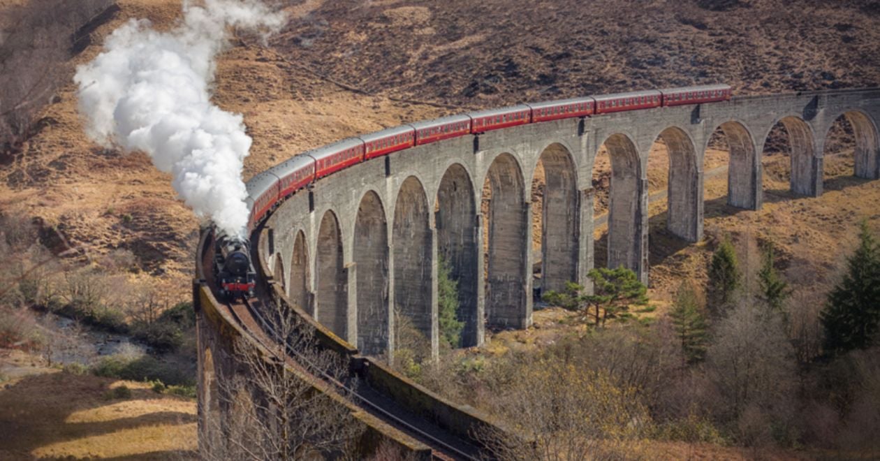 Glenfinnan Viaduct - Escócia onde o expresso de Hogwarts foi filmado.